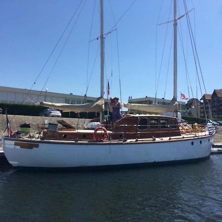 Port Deauville Yacht Vintage Bagian luar foto