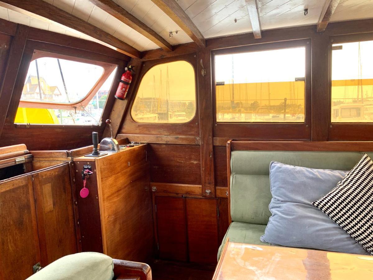 Port Deauville Yacht Vintage Bagian luar foto