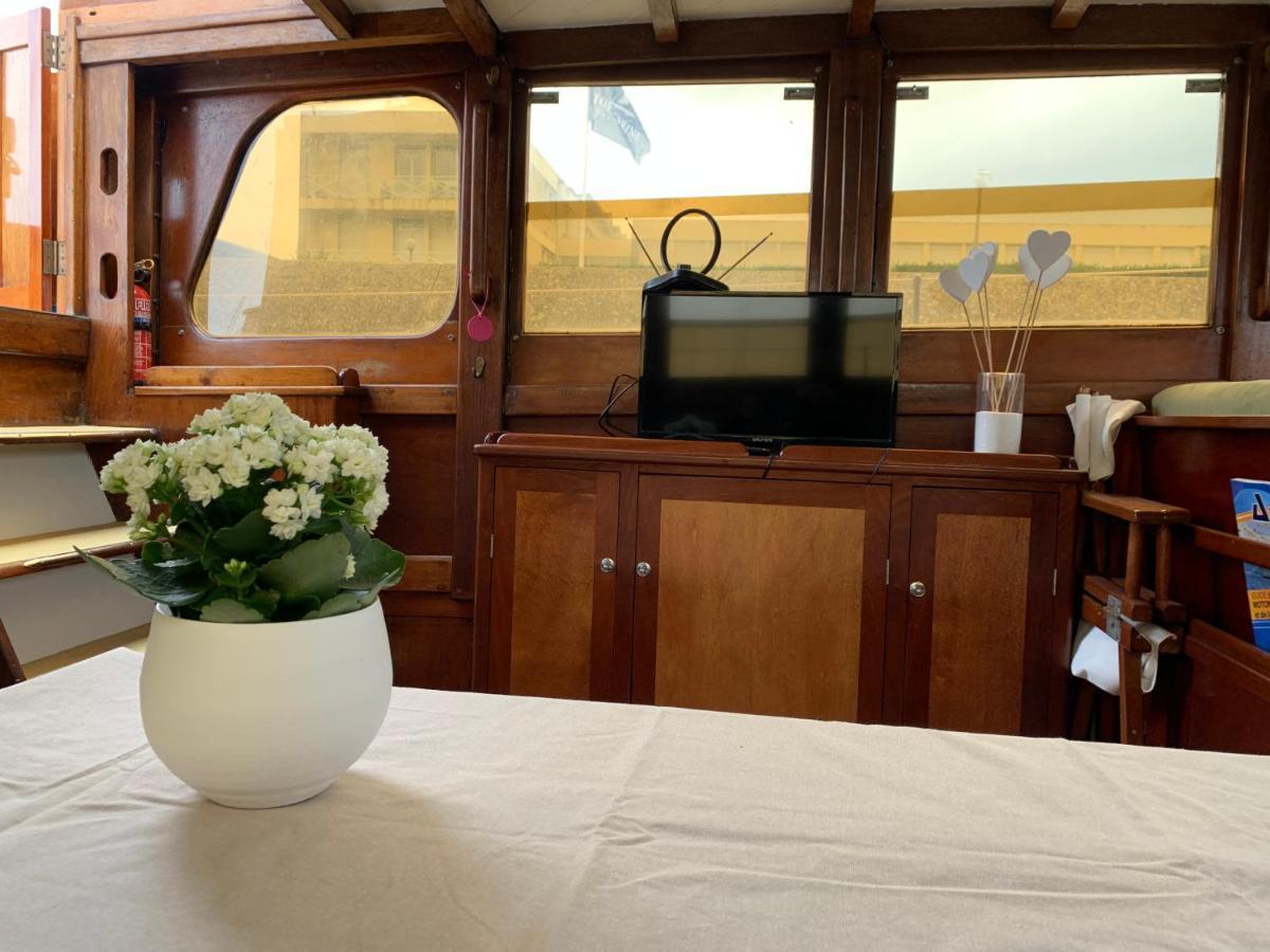 Port Deauville Yacht Vintage Bagian luar foto