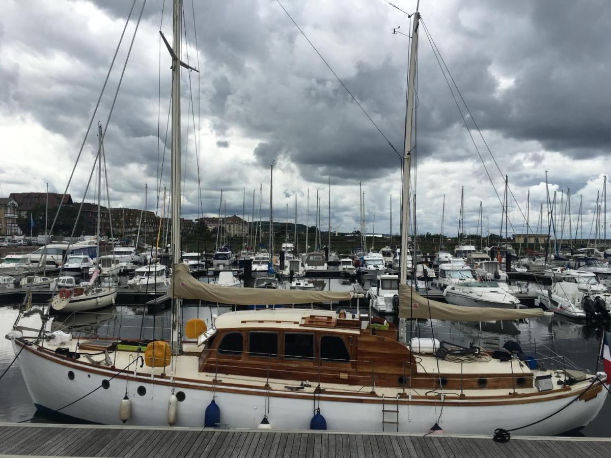 Port Deauville Yacht Vintage Bagian luar foto